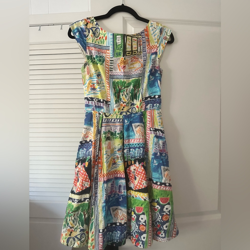 Kate Spade, size 4, travel print. Classic and timeless, beautiful pleats.
